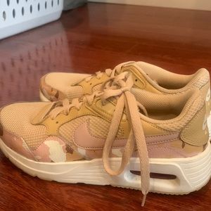 Nike air camo size 7.5